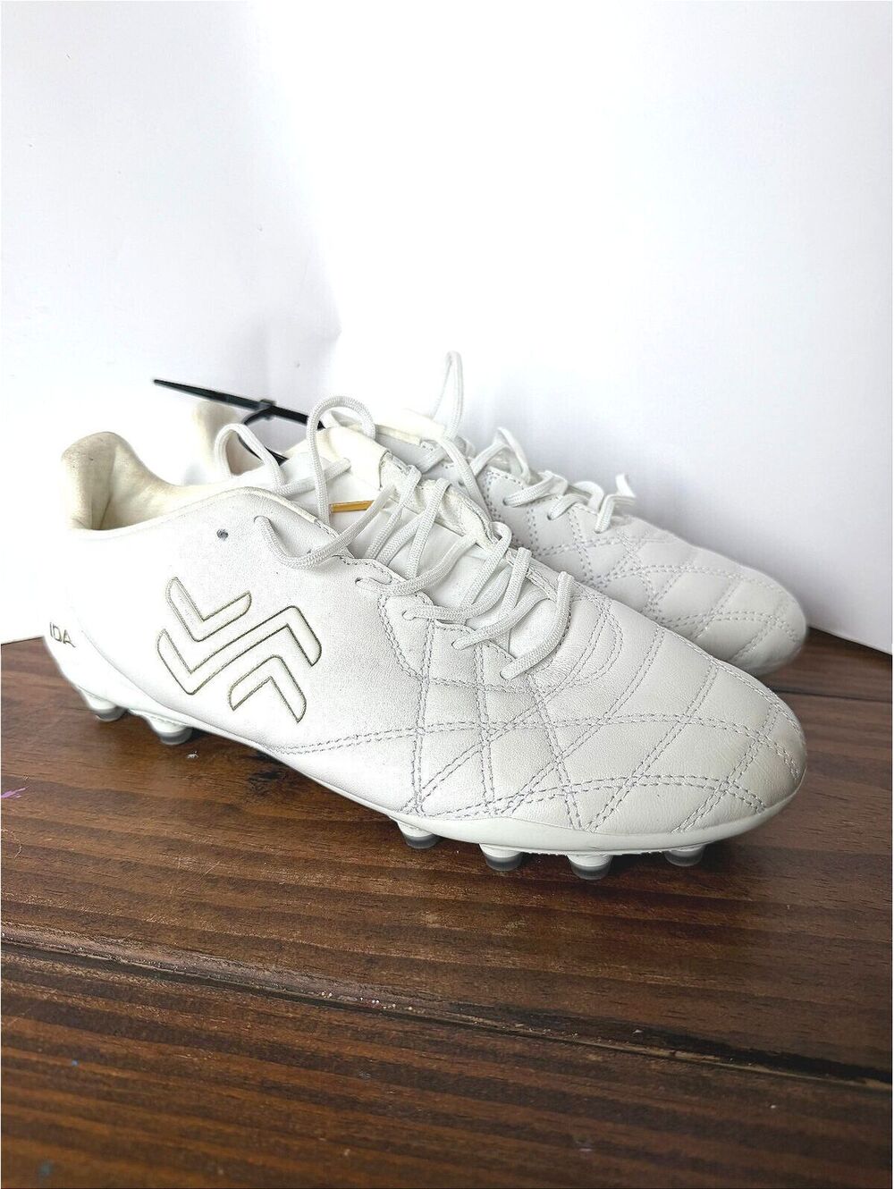 IDA White Soccer Cleats Size US 8